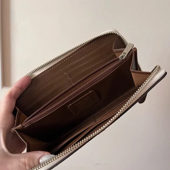 Coach Cream Leather Zip Wallet with C-3PO & R2-D2 Motif - Picture 3 of 4